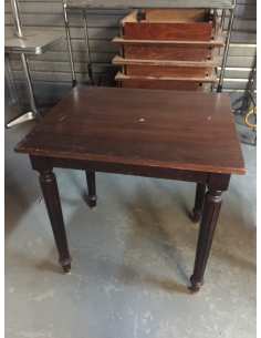 Une table en bois occasion