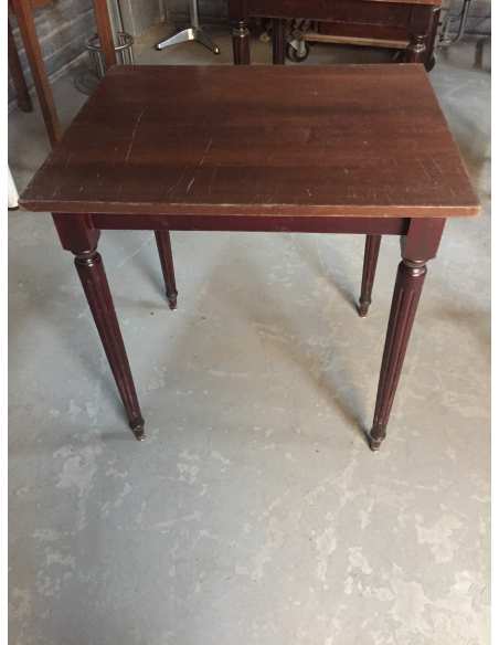 Une table en bois occasion