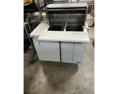 Desserte 2 portes déclassé friulinox avec 2 bacs gn1 2